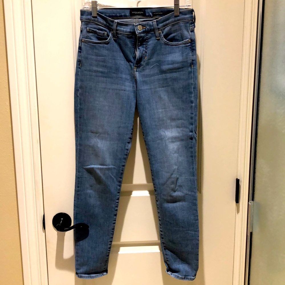 Light mid- rise skinny jeans